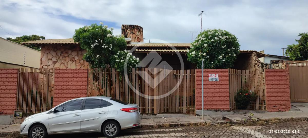 CASA EM INHUMAS — Centro
