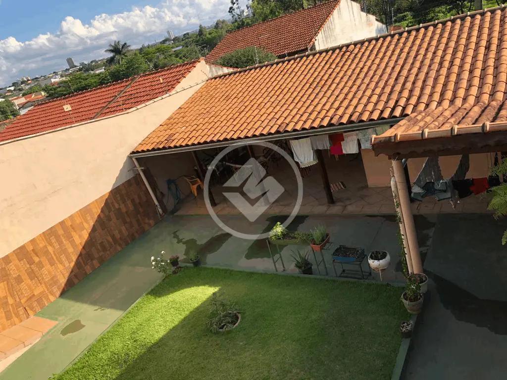 Sobrado no Jardim Leblon, sendo 7 quartos 1 suíte, com 265m², Goiânia-GO — Jardim Leblon