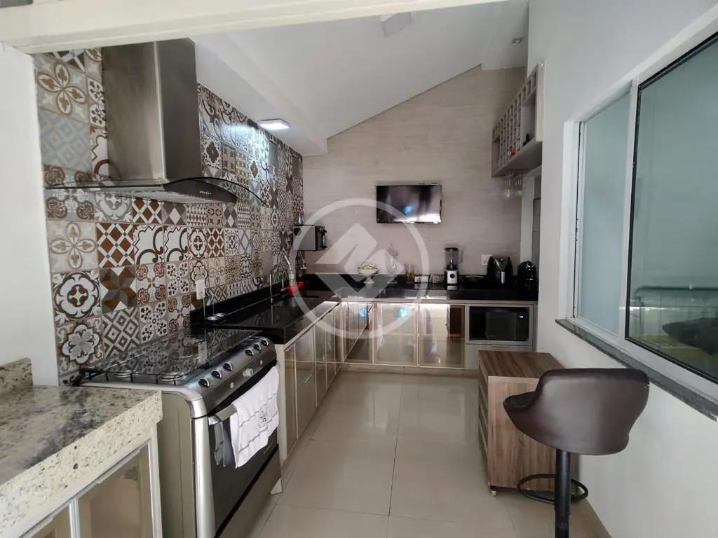 Sobrado na Vila São Luiz, sendo 3 quartos com 176m², Goiânia-GO — Vila São Luiz