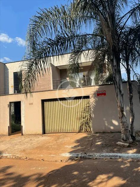 Sobrado Residencial de 244 m² e Casa Comercial de 290 m² com terreno de 560m², Setor Sul, Goiânia - GO. — Setor Sul
